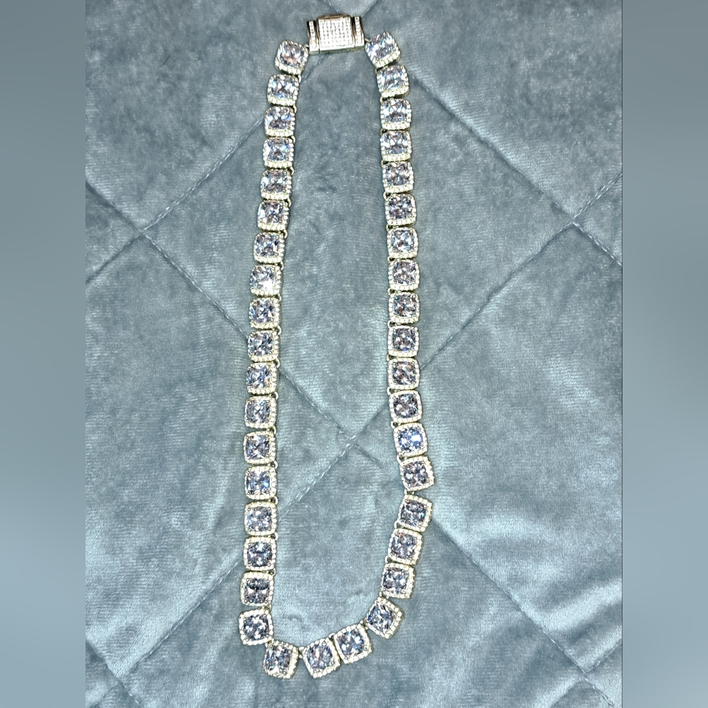 GUU Diamond Necklace
